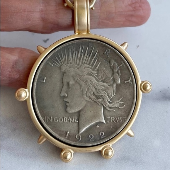 🌺🌺 Statement Coin Large Vintage Necklace 🌺 - Picture 4 of 7